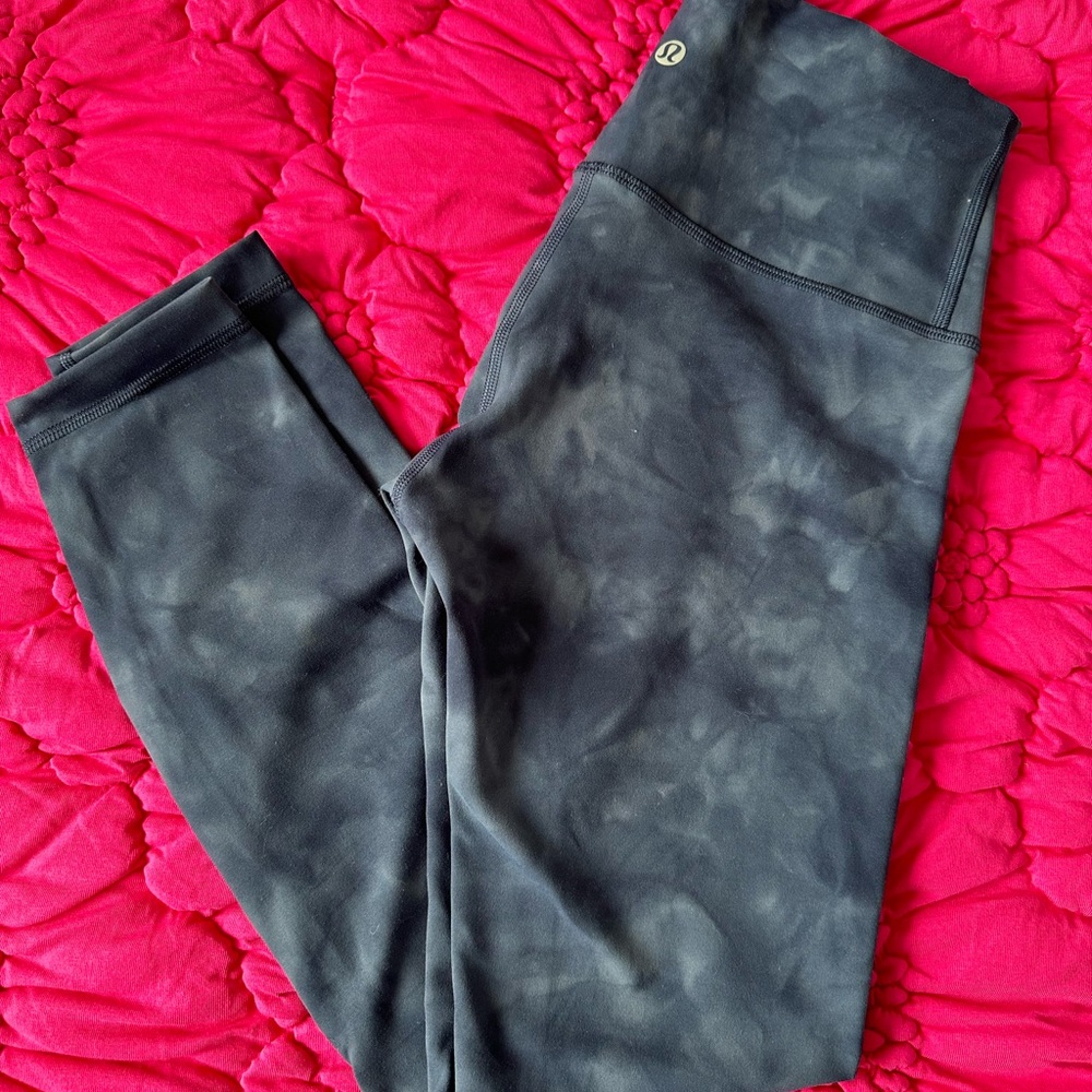 Lululemon Wunder unders (CUT TAGS OFF AND NEVER WORN)
